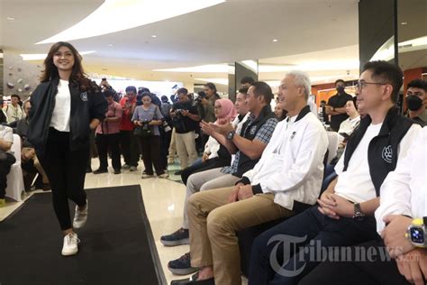 Peluncuran Atribut Resmi Ganjar Mahfud Foto Tribunnews