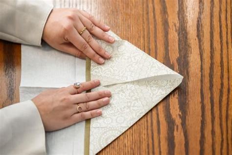 10 Ways To Fold The Perfect Thanksgiving Napkin Fancy Napkin Folding Christmas Cloth Napkins