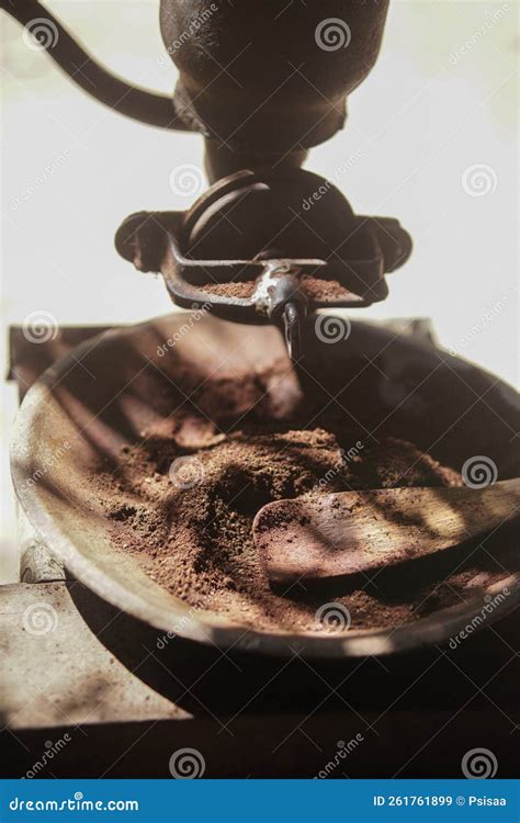 Old Fashioned Antique Vintage Grinding Coffee Grinder Machine Stock Image - Image of ground ...