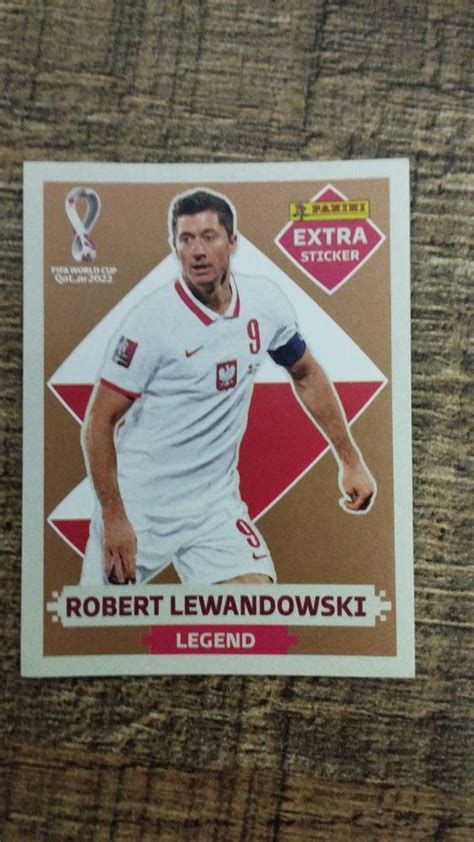 Figurinha Rara Legend Bronze Robert Lewandowski Copa 2022 Roupa