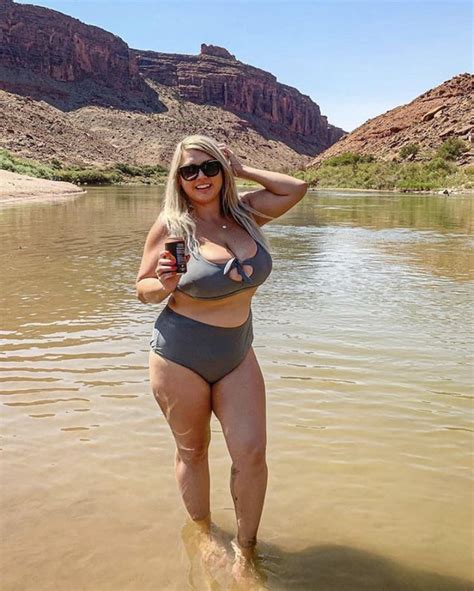 New Hot Sexy Traveling Hoppy Bikini Pics