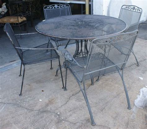 35A: VINTAGE WOODARD WROUGHT IRON PATIO FURNITURE : Lot 35A