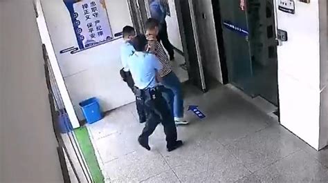 男子报警称“电诈骗子说我是逃犯”，民警一查还真是 所有人 澎湃新闻 The Paper