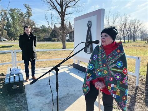 Una Nueva Obra De Arte Recibe A Los Visitantes De La Ciudad Paralelo32