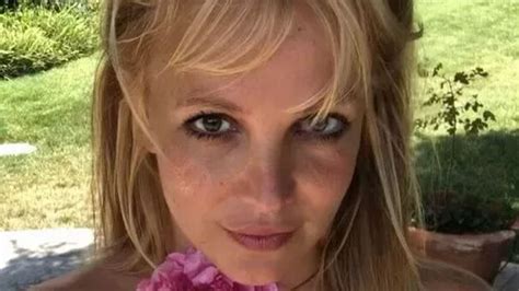 Britney Spears Fans Confused After She Shares 11 Naked Photos In An Hour Mirror Online