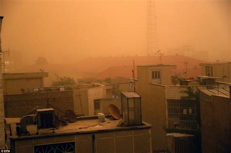 Allarme Per Nuova Tempesta Di Sabbia Su Teheran 5 Vittime Finora FOTO