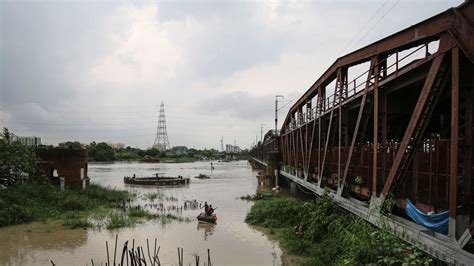 Delhi Yamuna Water Level Breaches Danger Mark Evacuation Begins In