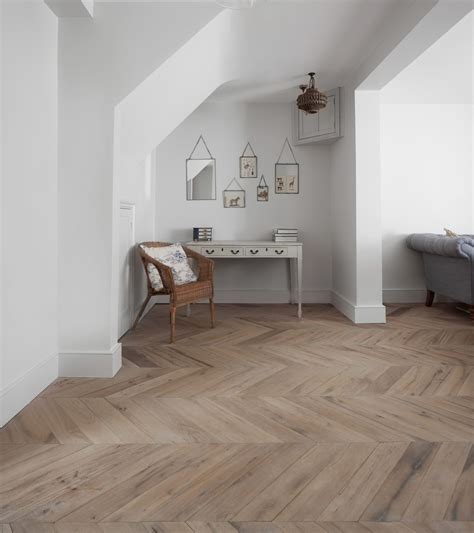 About Manoir Oak Engineered Chevron