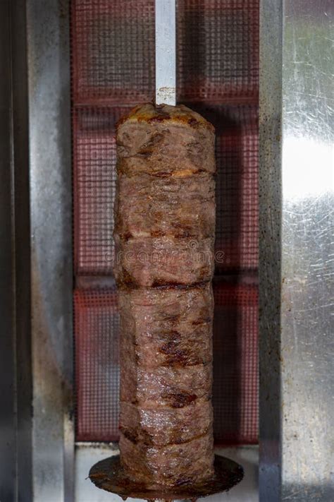 Donador De Carne Kebab Popular Comida Rápida Cocinada En Un Asador