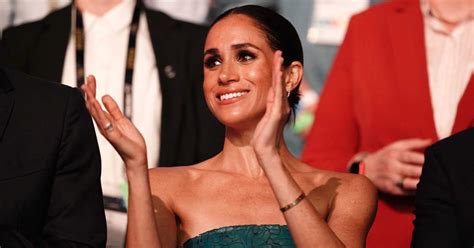 Cuero Y Transparencias En Un Vestidazo De Euros Meghan Markle Se