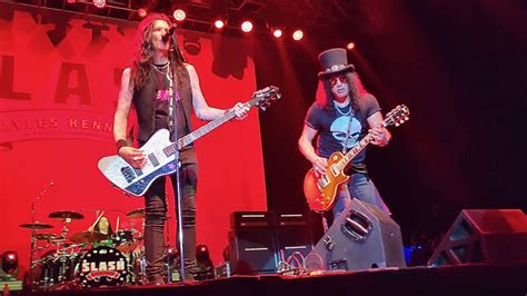 Slash Featuring Myles Kennedy And The Conspirators Perform Guns N Roses Deep Cut Dont Damn Me