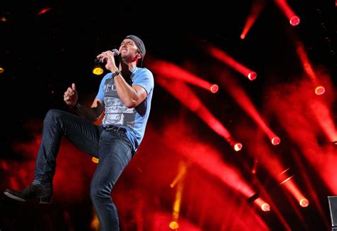 'Crash My Party,' Luke Bryan's latest, is No. 1 album in the U.S. - UPI.com