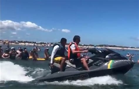 Bolsonaro Volta A Passear De Jet Ski E Usa Fotos Da FAB Para Esconder