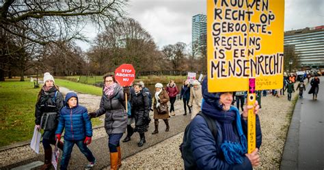 Feministen Verontrust Na Ommezwaai In Vs Ook Hier Is Het Recht Op