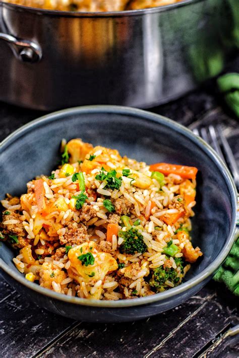 Reis Hackfleisch Pfanne mit Ajvar und Gemüse