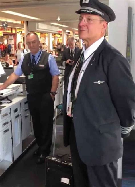 Retiring Pilot Brought To Tears When Passengers Send Him Off Singing ‘irish Blessing God Tv News