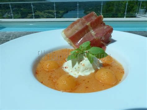 Soupe De Melon Glace Mozzarella Basilic Et Chips Ondul E De Jambon Cru