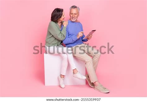 2 539 Mature Person Using Tablet Isolated Images Stock Photos