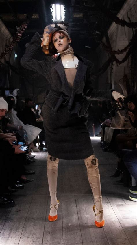 Gwendoline Christie S Doll Transformation On The Maison Margiela Runway