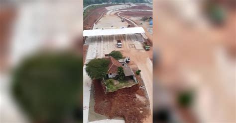 Viral Rumah Berdiri Kokoh Di Tengah Proyek Tol Cijago Depok Ini