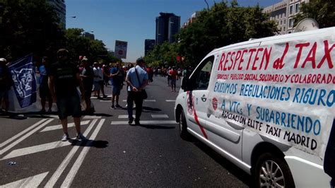 Tensa manifestación de los taxistas con ataques a vehículos VTC