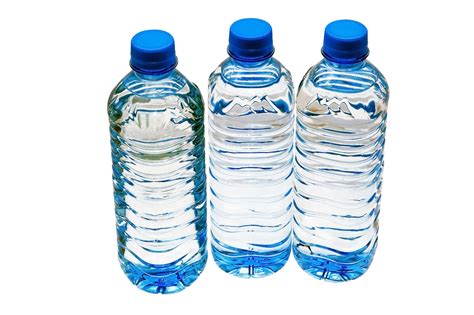 Es Agua Lo Que Bebemos En Las Botellas Mercado Negro