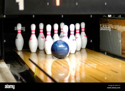 10 pin bowling hi-res stock photography and images - Alamy