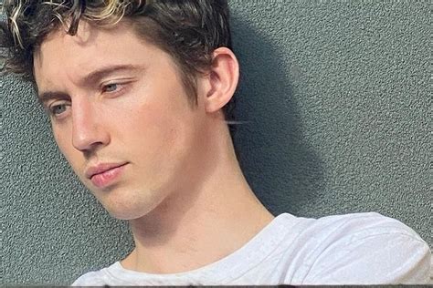 Lirik Dan Chord Gitar Lagu Angel Baby Yang Dipopulerkan Oleh Troye