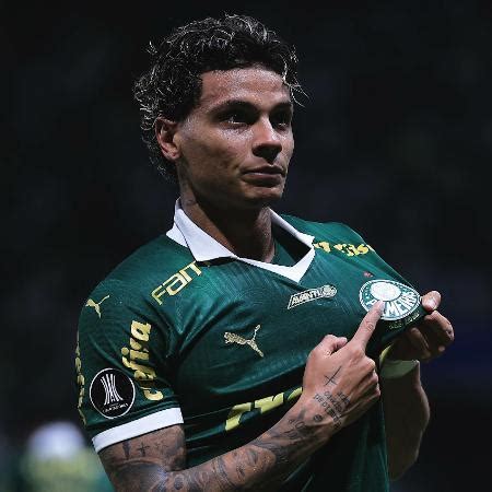 R Os Exalta Estev O E Ressalta Disputa Por Posi O No Palmeiras