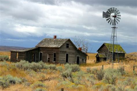 Old Farmhouse And Windmill I Really Love This Scene Old Farm Houses Abandoned Farm Houses