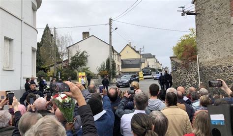 Emmanuel Macron En Mayenne À Laval Pas De Bain De Foule Pour Le