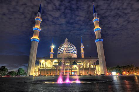 Shah Alam Mosque Photograph by Tuan Azizi - Fine Art America