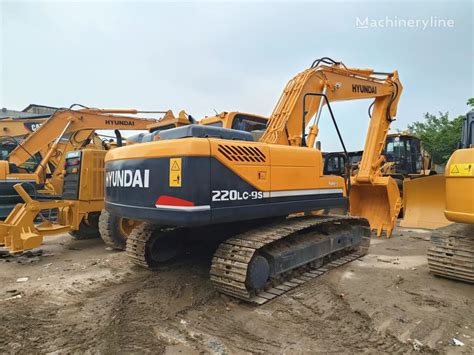 HYUNDAI R220LC 9S Tracked Excavator For Sale China Shanghai JD32027