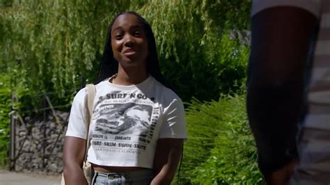 Emmerdale S Rebecca Sarker Hailed Next Bond Girl As She Shows Washboard Abs In Bikini Daily Star