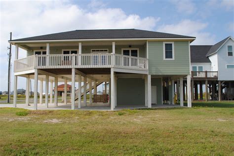 Beach Houses - Beach Style - Exterior - Houston - by Pelco Builders | Houzz