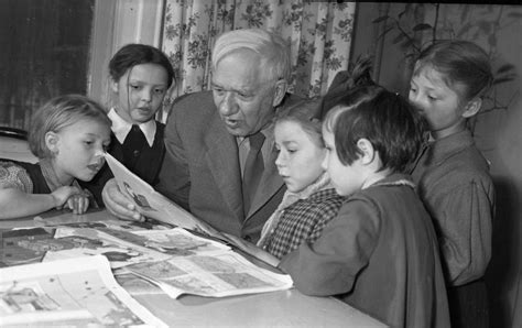 Фото "Корней Чуковский с детьми", 1959 год, Московская обл., пос ...