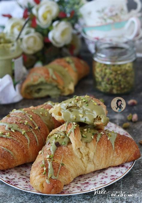 Cornetti Al Pistacchio Ricetta Con Impasto Allo Yogurt E Senza Burro