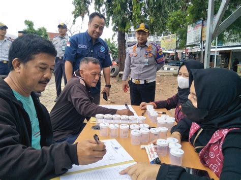 Sopir Dan Kru Angkutan Umum Di Terminal Pakupatan Kota Serang Dites