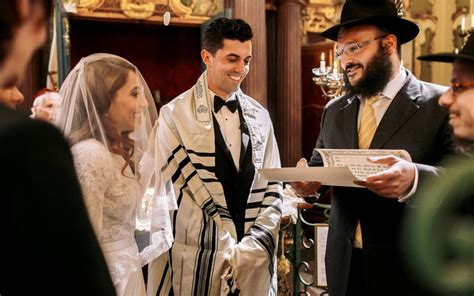 Traditional Jewish Wedding Traditions To Know Rabbi Robert Silverman