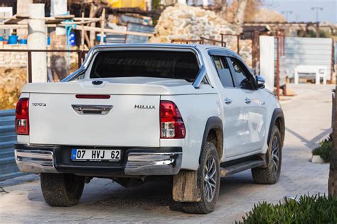 Toyota Hilux 2022 White