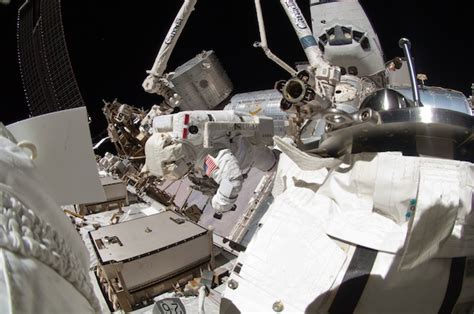 Spaceflight Now Sts Photo Gallery Spacewalkers Snapshots