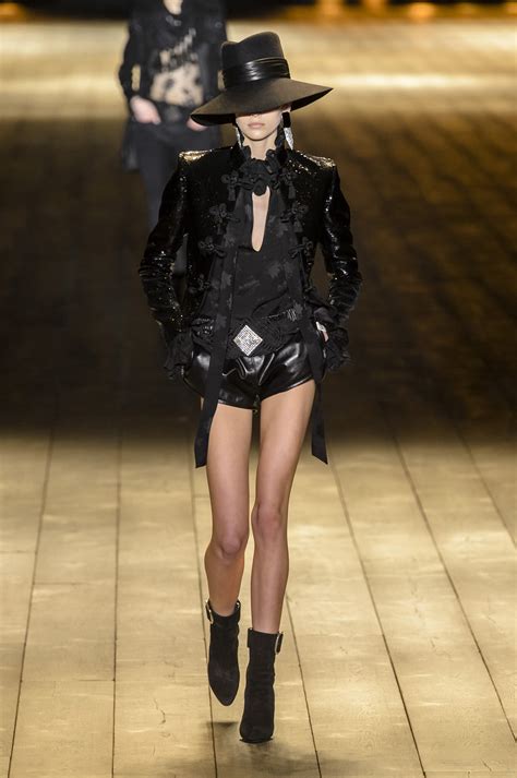 Défilé Saint Laurent Prêt à Porter Automne Hiver 2018 2019 Paris Elle