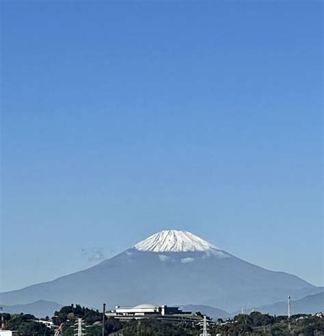 Mt. Fuji with a snow cap on its top | Hi, I'm Toru, your guide in Japan!