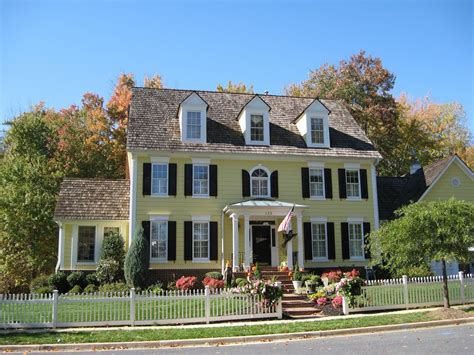 20+30+ White House Black Shutters Yellow Door – HOMYRACKS