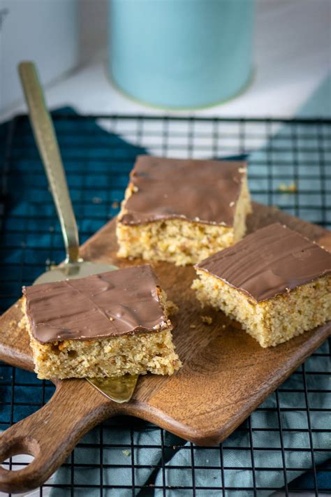 So Einfach Backst Du Den Leckeren Saftigen Nuss Marzipankuchen