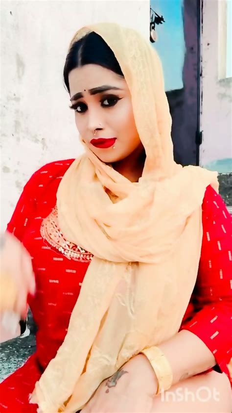 IG Hot Bold Model Shilpa Official Sexy Cleavage Show