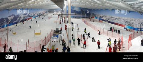 Interior view of the indoor real snow slopes at The Snow Centre, Hemel Hempstead Stock Photo - Alamy