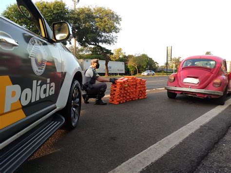 Carga de mais de 100 quilos de maconha é apreendida em carro abordado