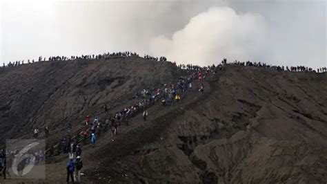 HEADLINE Gempa Magnitudo 5 6 Malang Disusul Erupsi Gunung Bromo