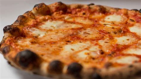 Pizza Alla Napoletana Non Tutti La Sanno Fare Ecco Gli Errori Che Non